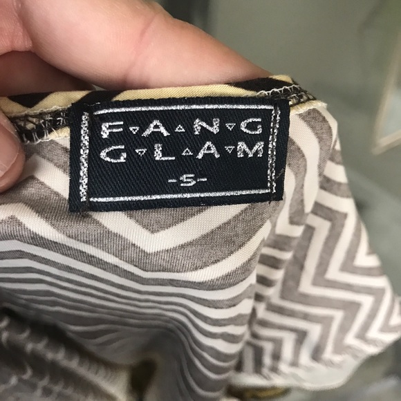 NWT Polyester Stretchy V-Neck Tee - Picture 5 of 5